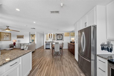 Condo in Tampa, Florida, 3 bedrooms  № 2420361 - photo 20