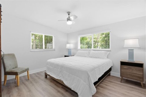 House in Largo, Florida 3 bedrooms, 121.24 sq.m. № 2236221 - photo 28