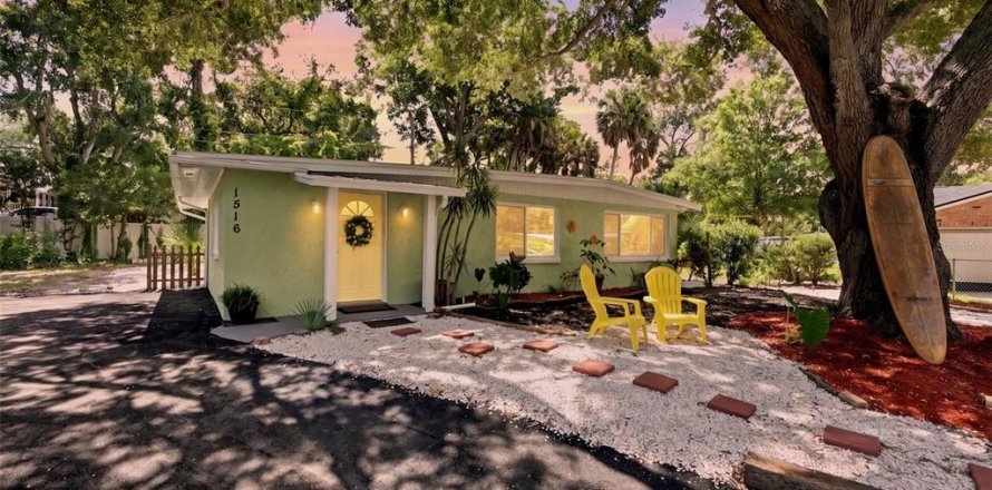House in Largo, Florida 3 bedrooms, 121.24 sq.m. № 2236221