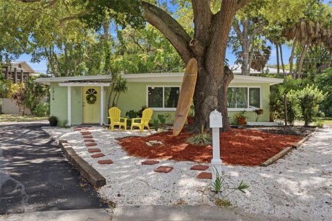 House in Largo, Florida 3 bedrooms, 121.24 sq.m. № 2236221 - photo 5