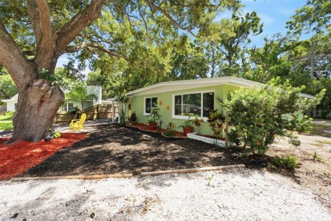 House in Largo, Florida 3 bedrooms, 121.24 sq.m. № 2236221 - photo 4
