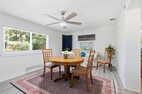 House in Largo, Florida 3 bedrooms, 121.24 sq.m. № 2236221 - photo 9