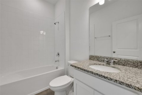 House in Lady Lake, Florida 4 bedrooms, 150.97 sq.m. № 1895146 - photo 25