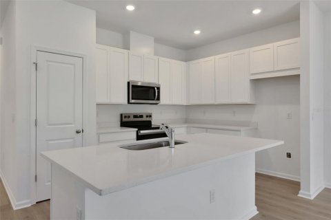 House in Lady Lake, Florida 4 bedrooms, 150.97 sq.m. № 1895146 - photo 7