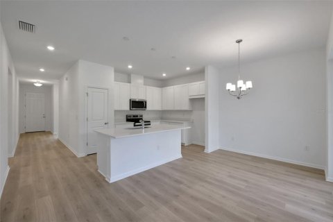 House in Lady Lake, Florida 4 bedrooms, 150.97 sq.m. № 1895146 - photo 9