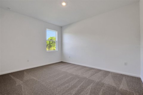 House in Lady Lake, Florida 4 bedrooms, 150.97 sq.m. № 1895146 - photo 17