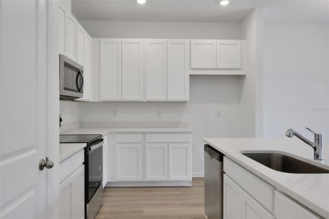 House in Lady Lake, Florida 4 bedrooms, 150.97 sq.m. № 1895146 - photo 6