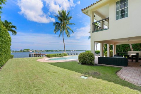 House in West Palm Beach, Florida 4 bedrooms, 397.81 sq.m. № 2146763 - photo 7