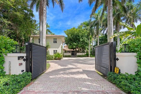 House in West Palm Beach, Florida 4 bedrooms, 397.81 sq.m. № 2146763 - photo 10