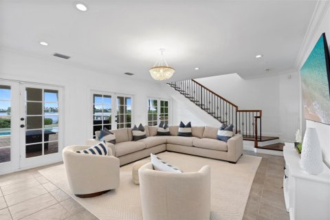 House in West Palm Beach, Florida 4 bedrooms, 397.81 sq.m. № 2146763 - photo 14