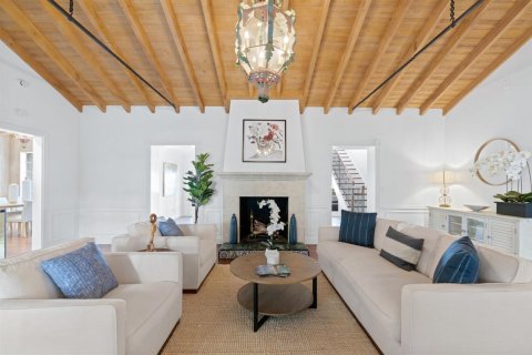 House in West Palm Beach, Florida 4 bedrooms, 397.81 sq.m. № 2146763 - photo 17