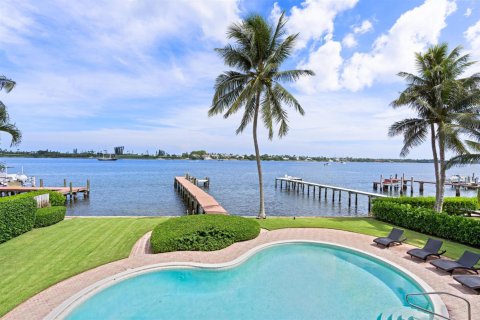 House in West Palm Beach, Florida 4 bedrooms, 397.81 sq.m. № 2146763 - photo 2