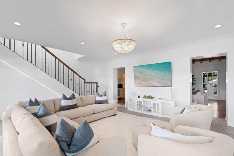 House in West Palm Beach, Florida 4 bedrooms, 397.81 sq.m. № 2146763 - photo 15