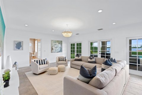 House in West Palm Beach, Florida 4 bedrooms, 397.81 sq.m. № 2146763 - photo 16