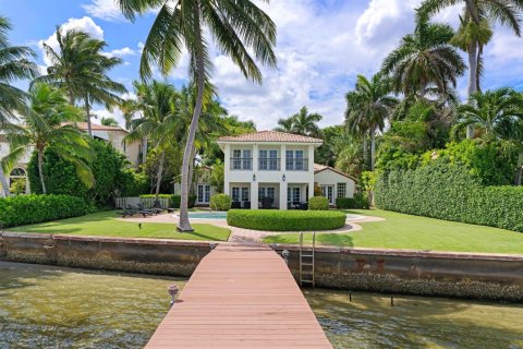 House in West Palm Beach, Florida 4 bedrooms, 397.81 sq.m. № 2146763 - photo 4