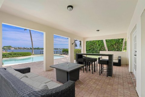 House in West Palm Beach, Florida 4 bedrooms, 397.81 sq.m. № 2146763 - photo 8