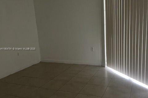 Copropriété à louer à Miami, Floride: 2 chambres, 76.92 m2 № 1956718 - photo 5
