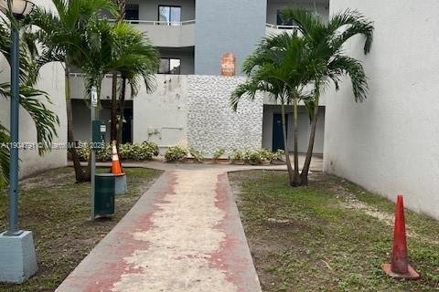 Copropriété à louer à Miami, Floride: 2 chambres, 76.92 m2 № 1956718 - photo 1