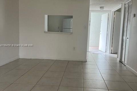 Copropriété à louer à Miami, Floride: 2 chambres, 76.92 m2 № 1956718 - photo 3