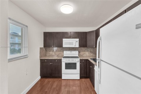 Снять в аренду кондоминиум в Майами, Флорида 1 спальня, 66.15м2, № 2005230 - фото 2