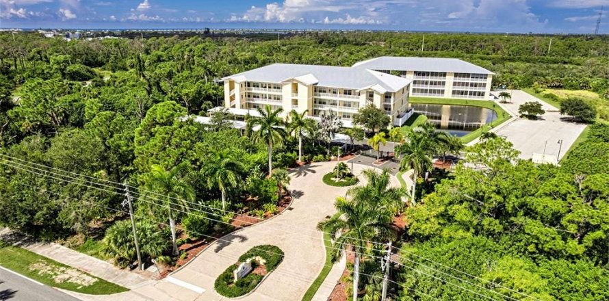 Condominio en Rotonda, Florida, 3 dormitorios  № 2410579