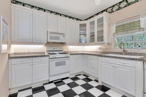 House in Tarpon Springs, Florida 3 bedrooms, 217.11 sq.m. № 1831723 - photo 12