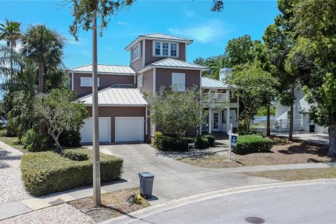 House in Tarpon Springs, Florida 3 bedrooms, 217.11 sq.m. № 1831723 - photo 2
