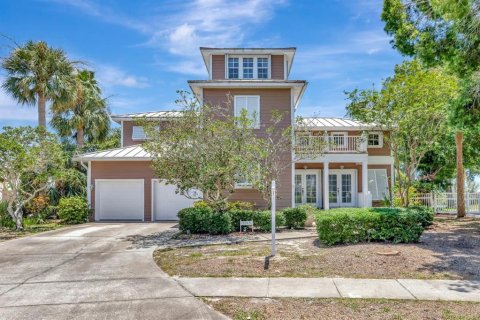 House in Tarpon Springs, Florida 3 bedrooms, 217.11 sq.m. № 1831723 - photo 1