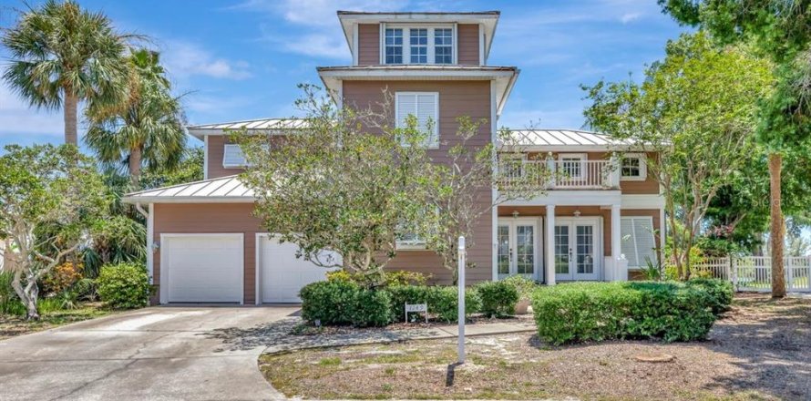 House in Tarpon Springs, Florida 3 bedrooms, 217.11 sq.m. № 1831723