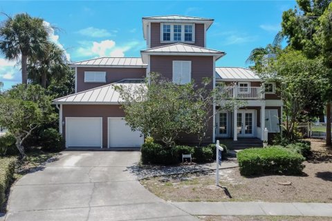 House in Tarpon Springs, Florida 3 bedrooms, 217.11 sq.m. № 1831723 - photo 3