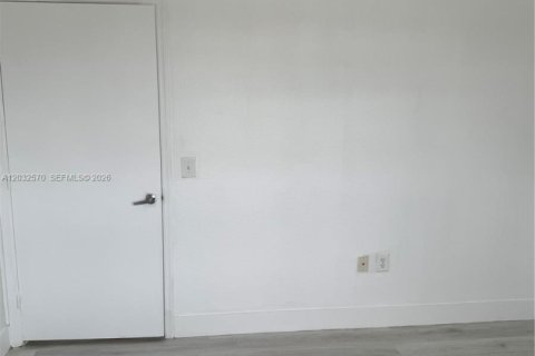 Condominio en venta en Miami, Florida, 2 dormitorios, 91.42 m2 № 2077975 - foto 3