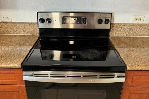 Condominio en venta en Miami, Florida, 2 dormitorios, 91.42 m2 № 2077975 - foto 23