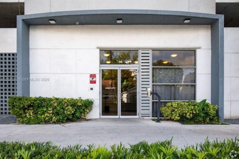 Condominio en venta en Miami, Florida, 2 dormitorios, 91.42 m2 № 2077975 - foto 9