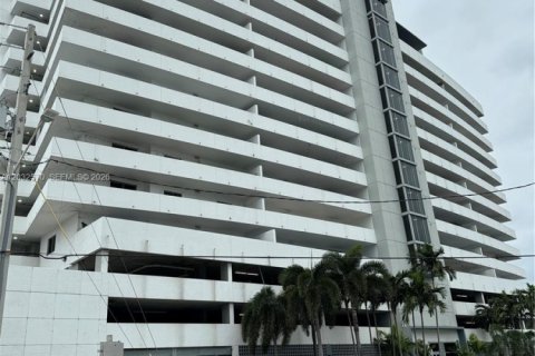 Condominio en Miami, Florida, 2 dormitorios  № 2077975
