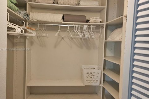 Купить кондоминиум в Коконат Крик, Флорида 2 спальни, 107.4м2, № 1958053 - фото 4