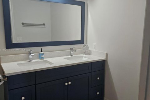 Купить кондоминиум в Коконат Крик, Флорида 2 спальни, 107.4м2, № 1958053 - фото 17