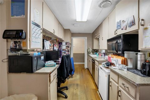 Купить коммерческую недвижимость в Лейк-Уэльс, Флорида 180.51м2, № 2324988 - фото 7