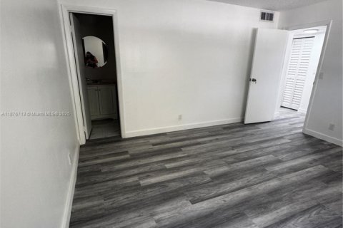 Condominio en alquiler en Hollywood, Florida, 2 dormitorios, 83.61 m2 № 1923614 - foto 26