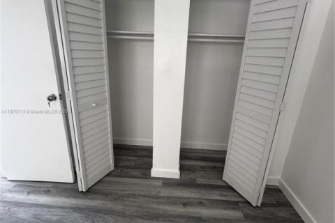 Condominio en alquiler en Hollywood, Florida, 2 dormitorios, 83.61 m2 № 1923614 - foto 6