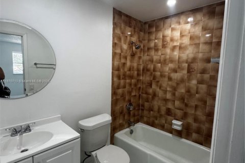 Condominio en alquiler en Hollywood, Florida, 2 dormitorios, 83.61 m2 № 1923614 - foto 27