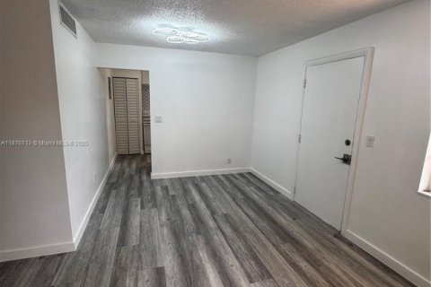 Condominio en alquiler en Hollywood, Florida, 2 dormitorios, 83.61 m2 № 1923614 - foto 8