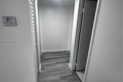 Condominio en alquiler en Hollywood, Florida, 2 dormitorios, 83.61 m2 № 1923614 - foto 17