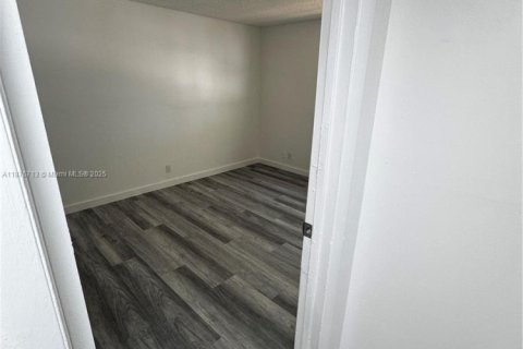 Condominio en alquiler en Hollywood, Florida, 2 dormitorios, 83.61 m2 № 1923614 - foto 21