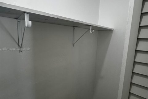 Condominio en alquiler en Hollywood, Florida, 2 dormitorios, 83.61 m2 № 1923614 - foto 3