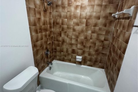 Condominio en alquiler en Hollywood, Florida, 2 dormitorios, 83.61 m2 № 1923614 - foto 29