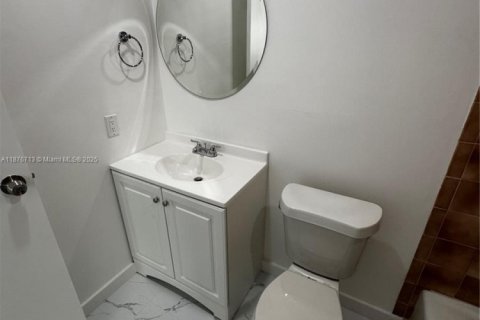 Condominio en alquiler en Hollywood, Florida, 2 dormitorios, 83.61 m2 № 1923614 - foto 28