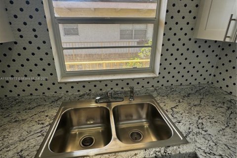 Condominio en alquiler en Hollywood, Florida, 2 dormitorios, 83.61 m2 № 1923614 - foto 12