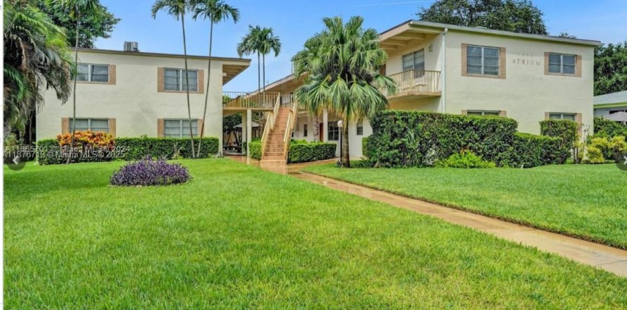 Condominio en Hollywood, Florida, 2 dormitorios  № 1923614
