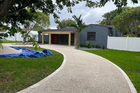 Casa en Miami, Florida 3 dormitorios, 130.43 m2 № 2056527