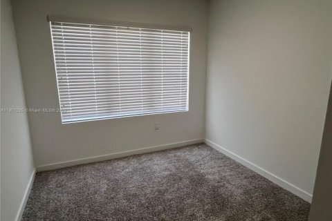 Townhouse in Homestead, Florida 4 bedrooms, 129.88 sq.m. № 1963651 - photo 9